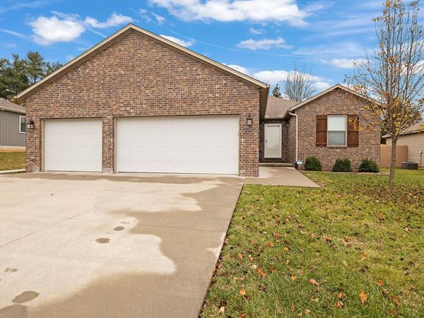 2610 W Colton Avenue , Ozark, MO 65721