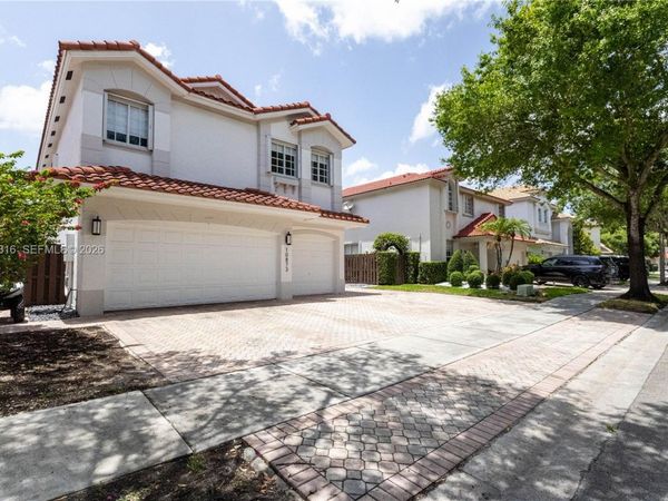 10873 NW 71st St , Doral, FL 33178