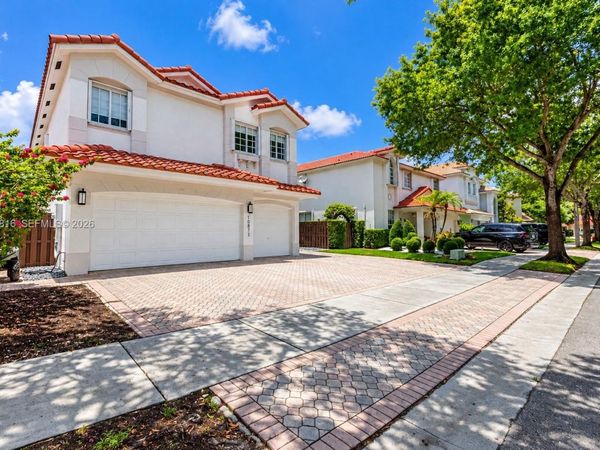 10873 NW 71st St, Doral, FL 33178
