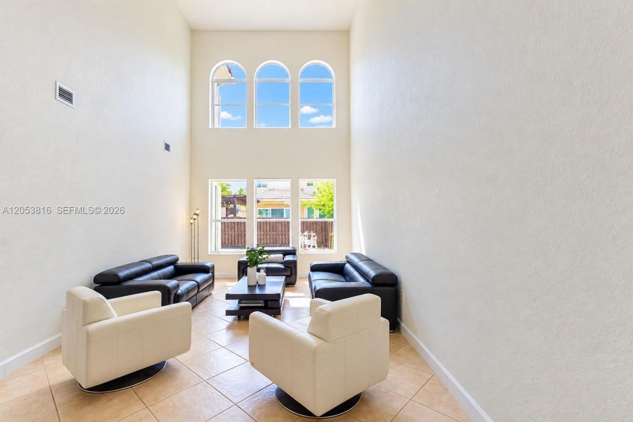 10873 NW 71st St, Doral, FL 33178 Photo