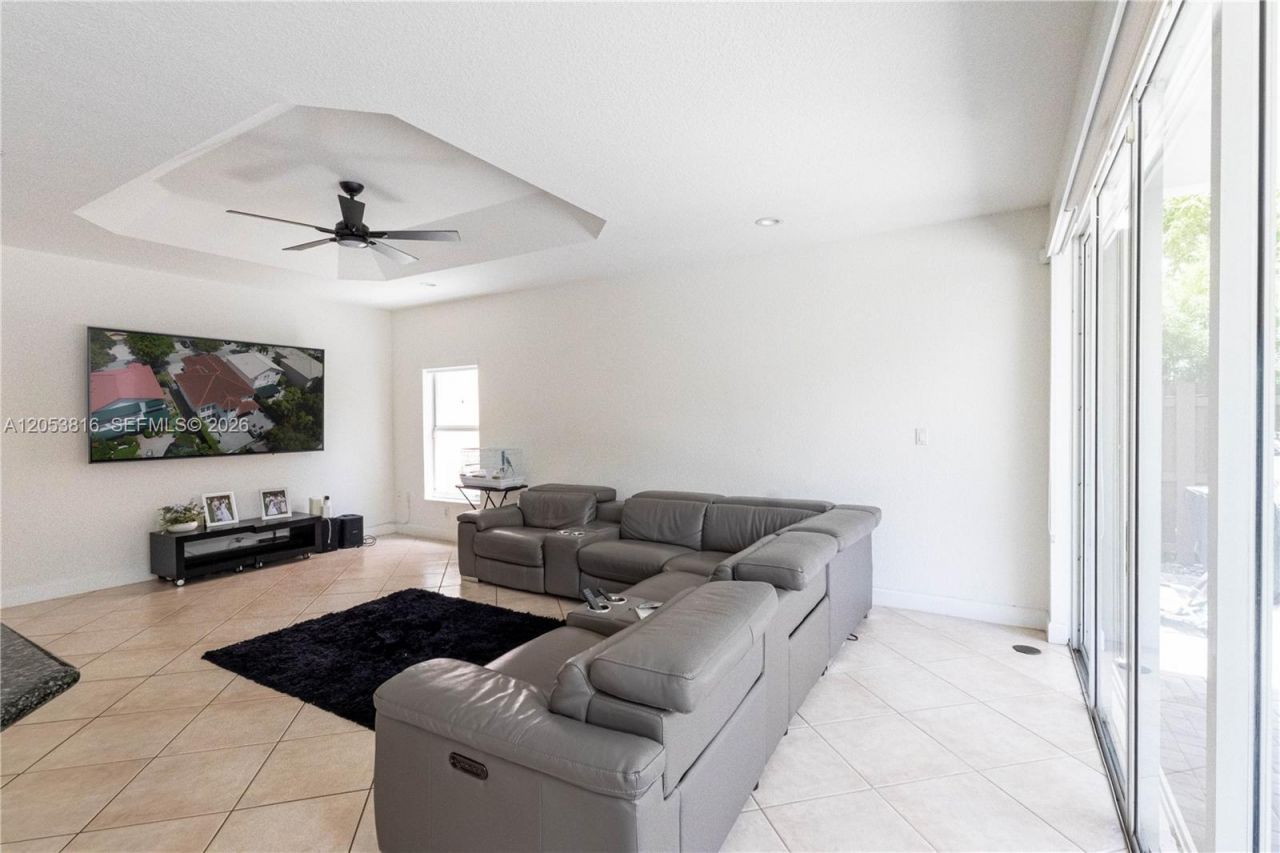 10873 NW 71st St , Doral, FL 33178 Photo