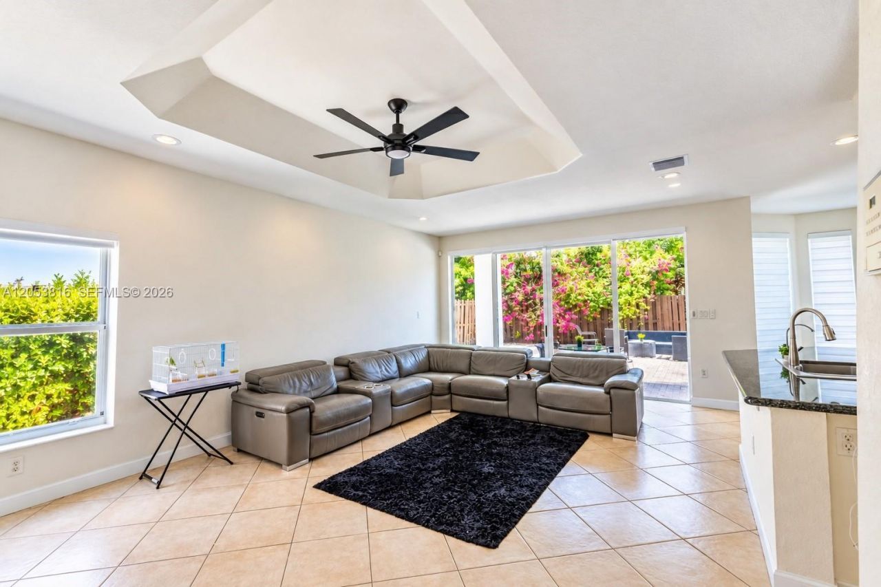 10873 NW 71st St, Doral, FL 33178 Photo