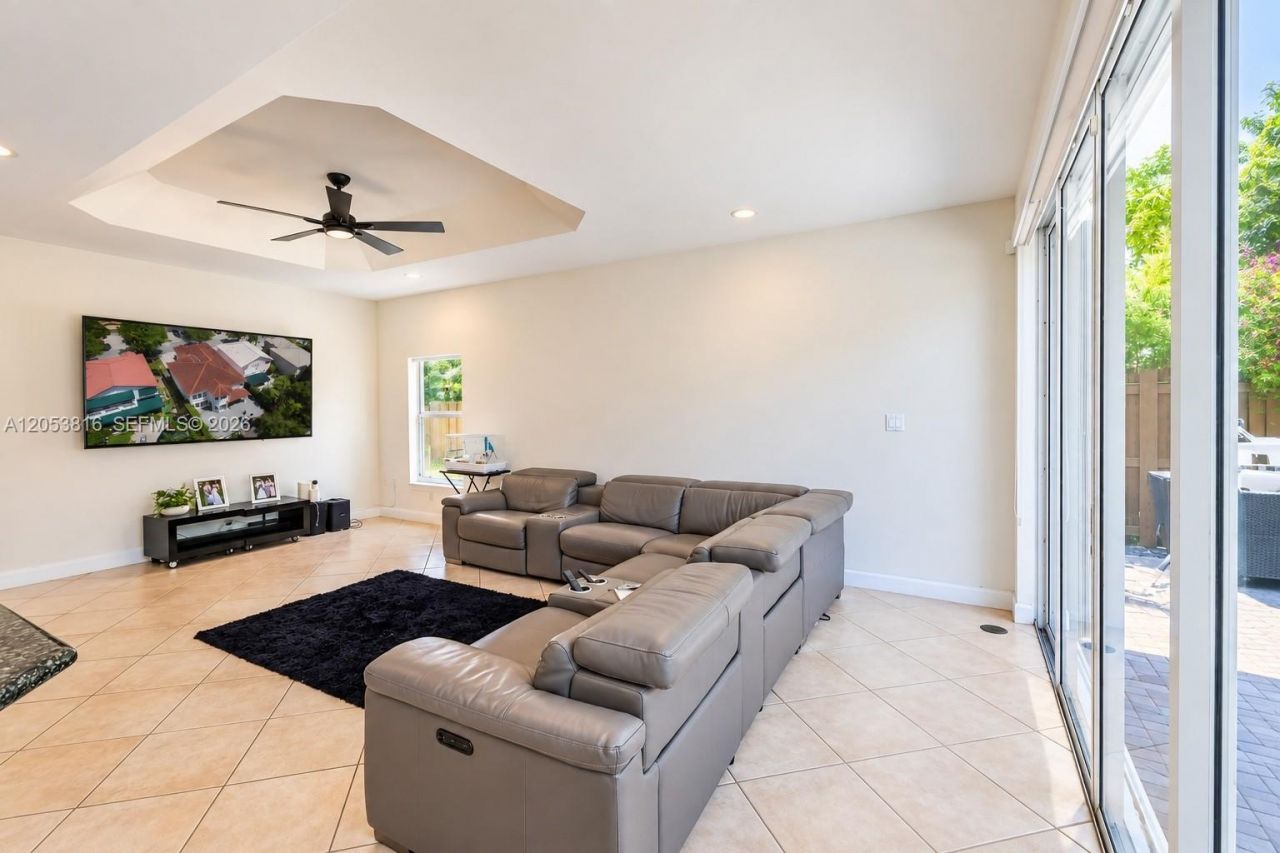 10873 NW 71st St, Doral, FL 33178 Photo