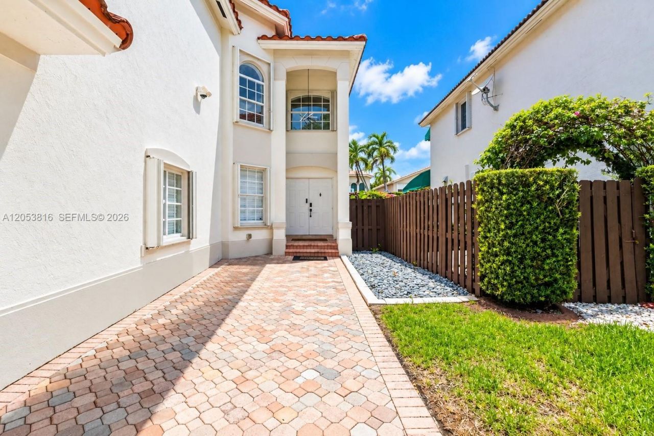 10873 NW 71st St, Doral, FL 33178 Photo