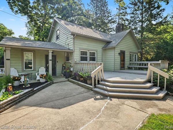 6700 Pontiac Trail Road , West Bloomfield Twp, MI 48323
