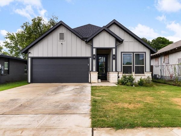4755 Ramey Avenue , Fort Worth, TX 76105