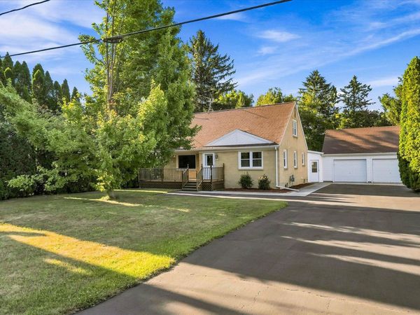 1416 W Washington Ave, Cleveland, WI 53015