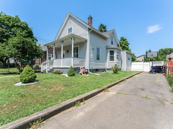 30 James St, Holyoke, MA 01040