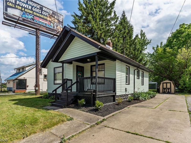 2232 Youngstown Road SE, Warren, OH 44484 Photo 1