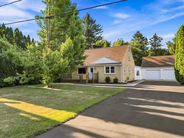 1416 W Washington AVENUE, Cleveland, WI 53015