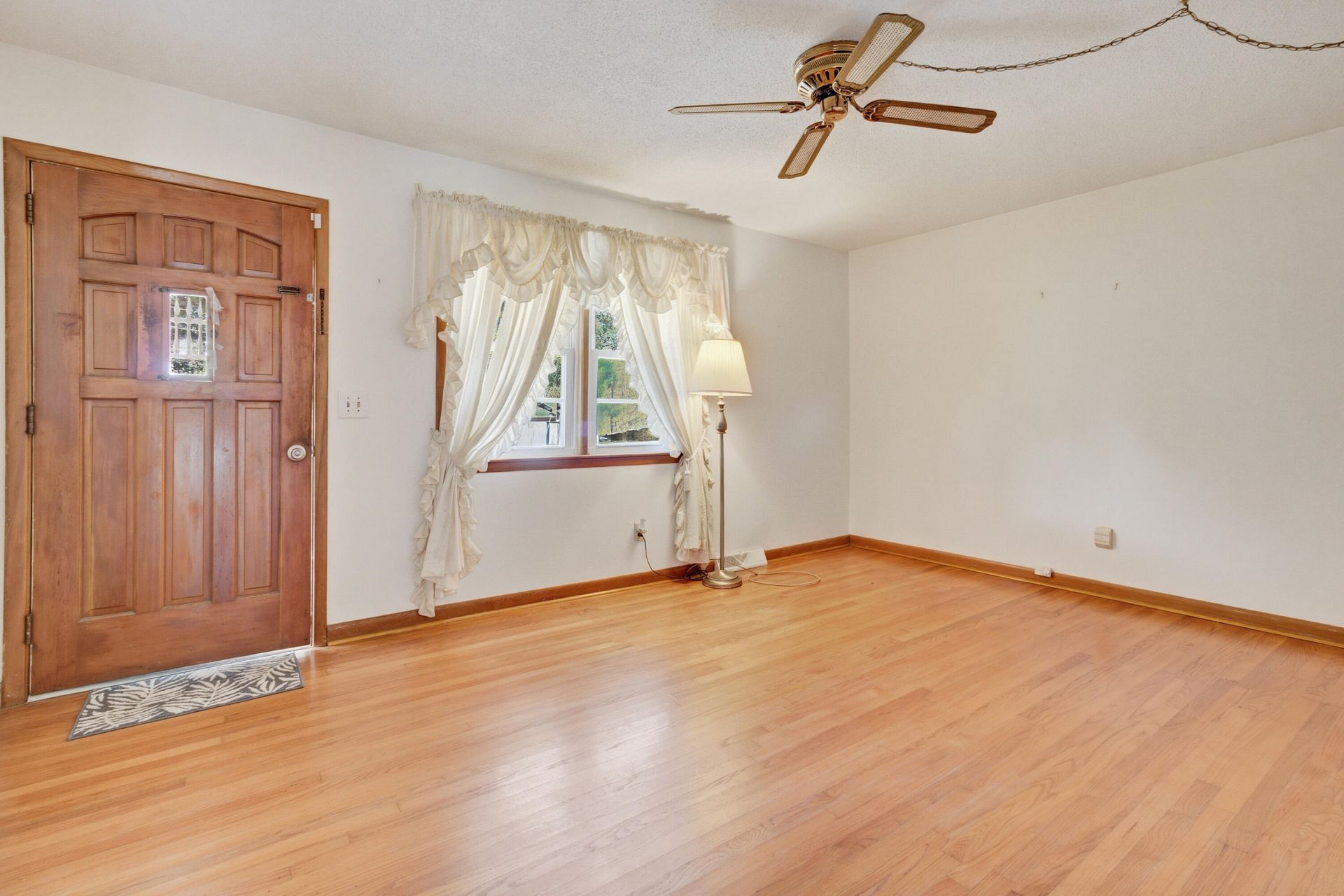 931 Dogwood Court Photo 7