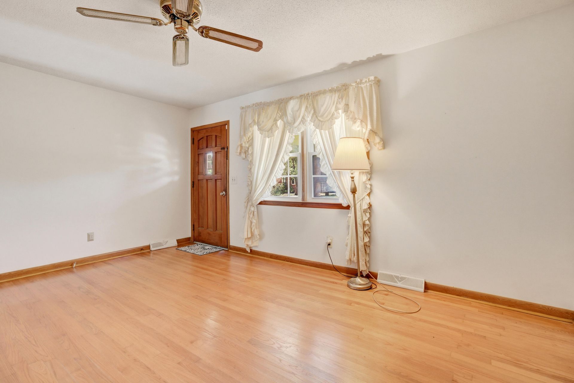 931 Dogwood Court Photo 8