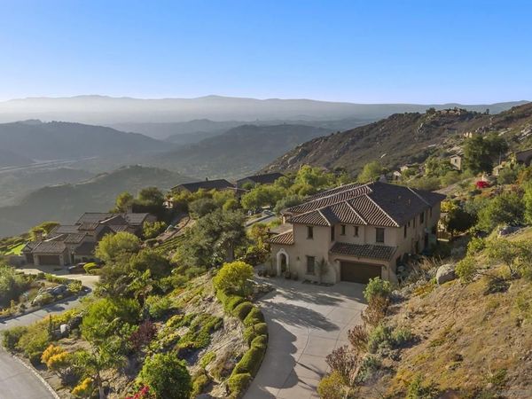 9572 Welk View Dr, Escondido, CA 92026