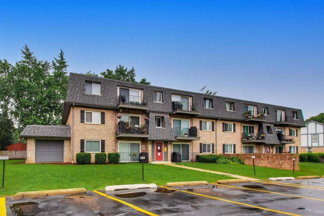 900 S PLUM GROVE Road , Palatine, IL 60067