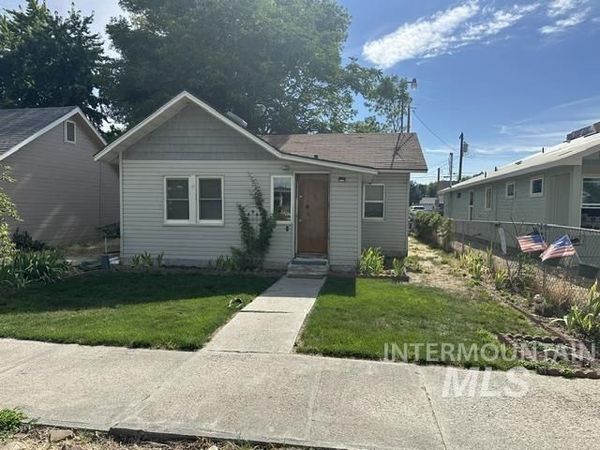 802 S Commercial Ave., Emmett, ID 83617