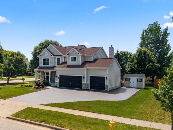 1977 Twin Flower Circle, Grove City, OH 43123