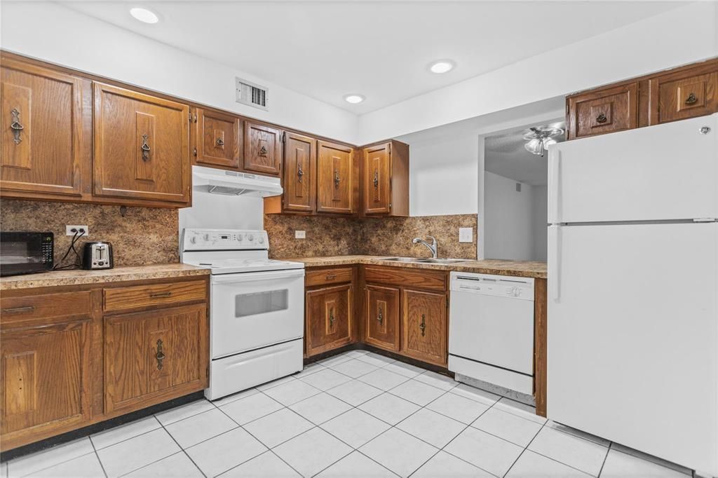 7556 Stirling Road, Unit 223, Davie, FL 33024 Photo