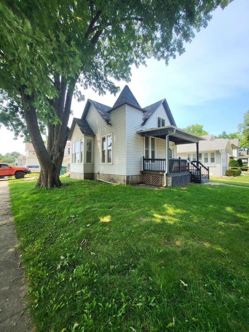 902 Madison Street , Streator, IL 61364