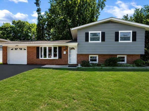 1460 Indian Hill Avenue , Hanover Park, IL 60133