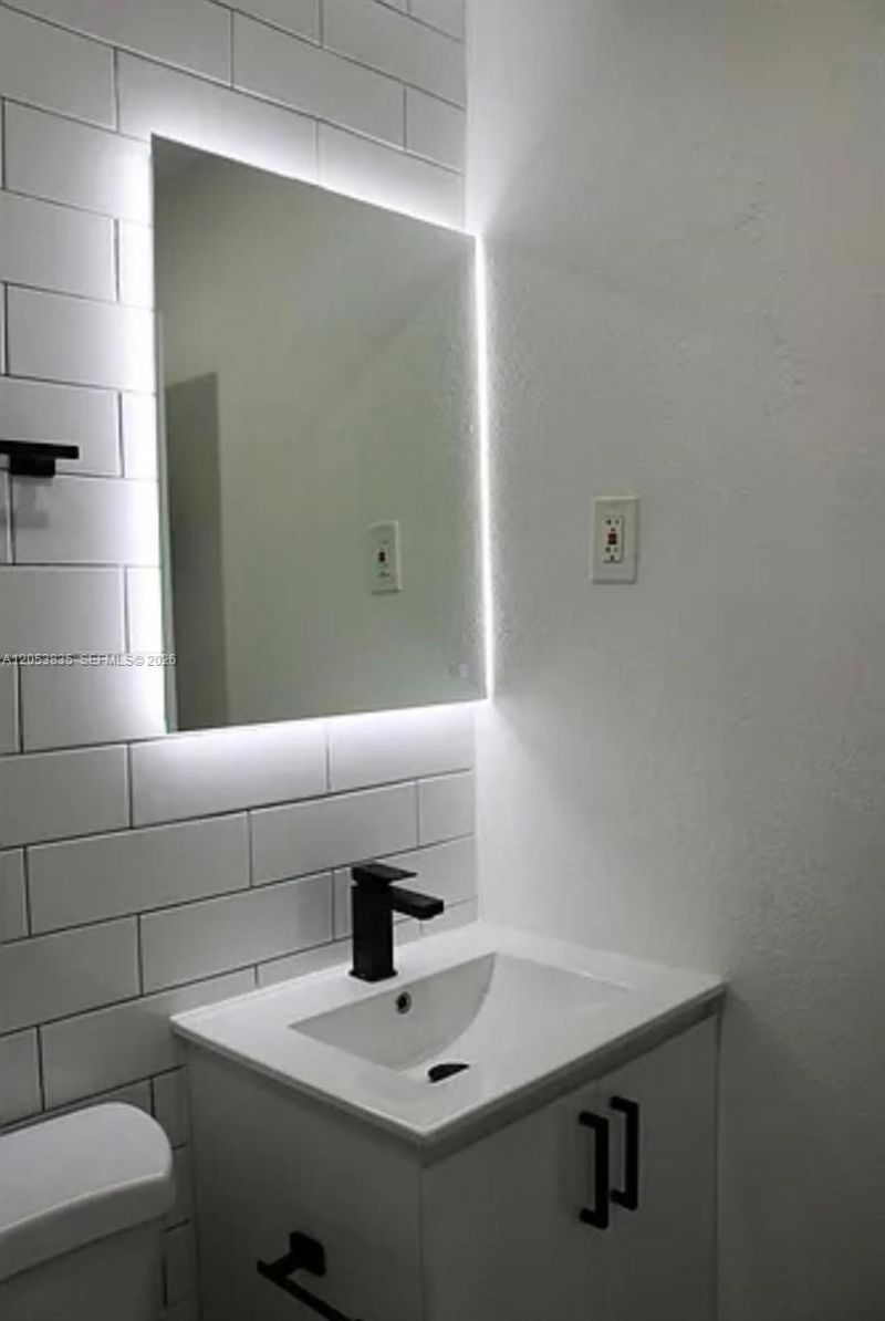 1237 NW 33rd Ave , Miami, FL 33125 Photo