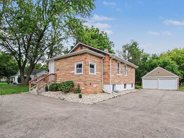 208 W Nippersink Road , Round Lake, IL 60073