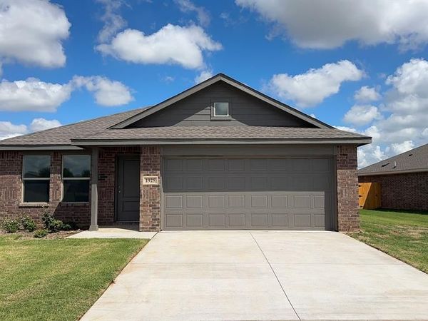 1925 Honey Locust Drive, Mustang, OK 73128