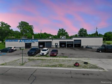 11300 Greenfield Road , Detroit, MI 48227