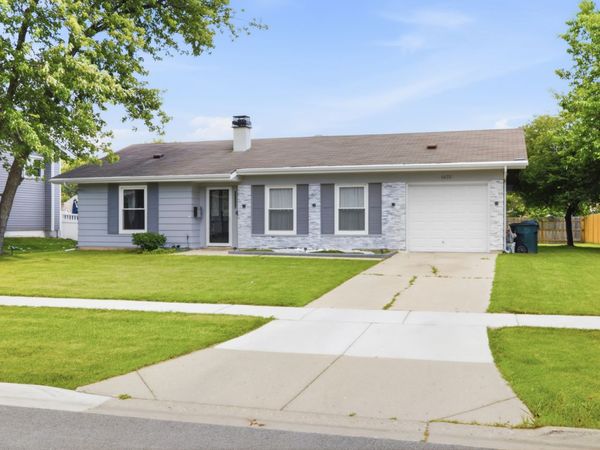 1470 Devonshire Lane , Hoffman Estates, IL 60169