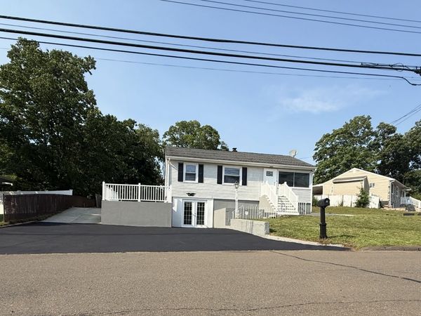 17 Navarro, East Haven, CT 06512