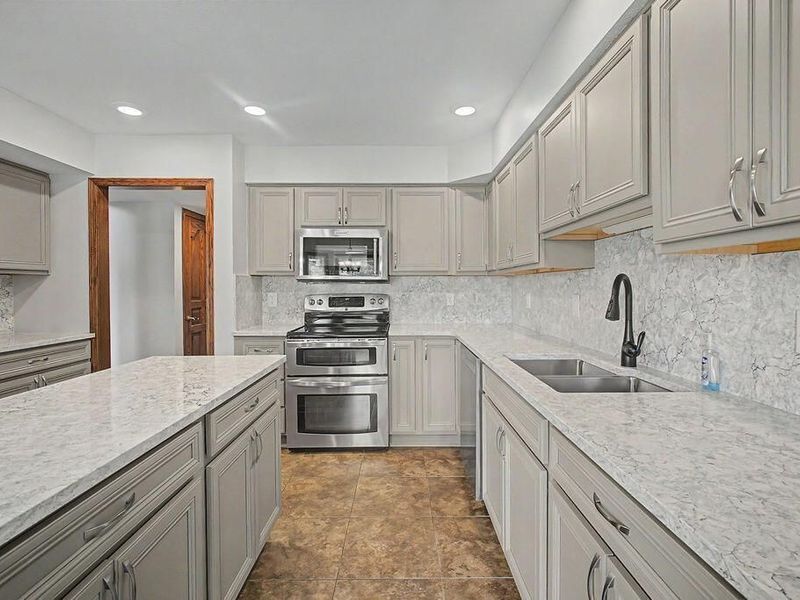 5225 Saint Andrews Drive, Westerville, OH 43082 Photo 11