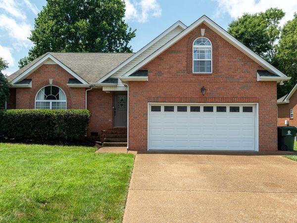 233 Lone Oak Dr , White House, TN 37188