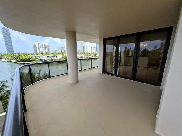 19967 Turnberry Way, Unit 4J, Aventura, FL 33180