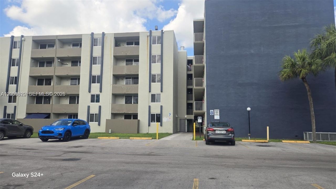 10090 NW 80th Ct , Unit 1406, Hialeah Gardens, FL 33016 Photo