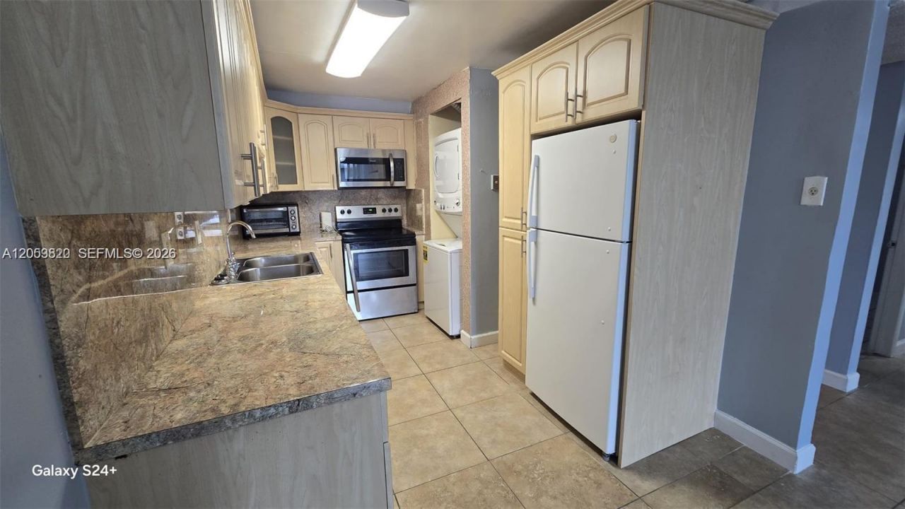 10090 NW 80th Ct , Unit 1406, Hialeah Gardens, FL 33016 Photo