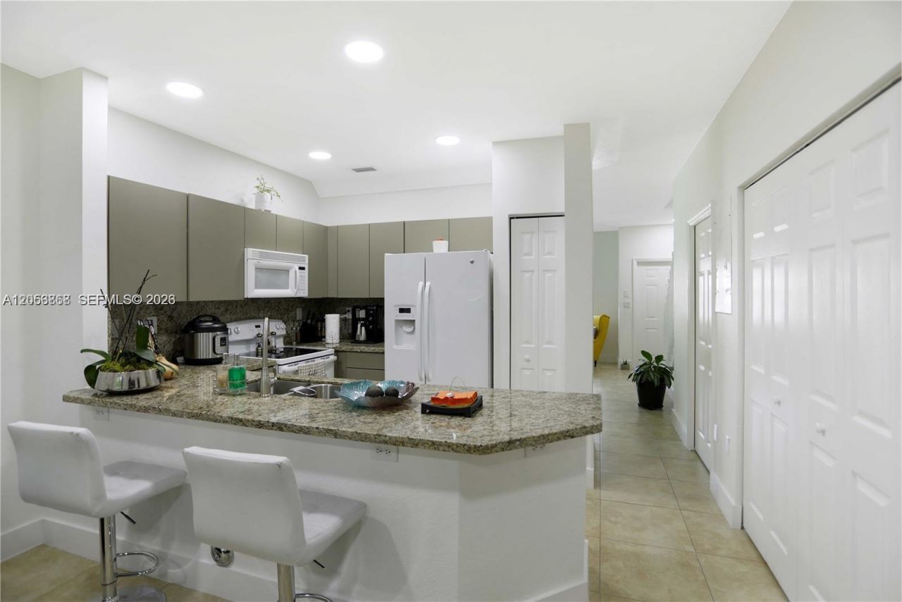 5701 NW 114th Ct , Unit 106, Doral, FL 33178 Photo