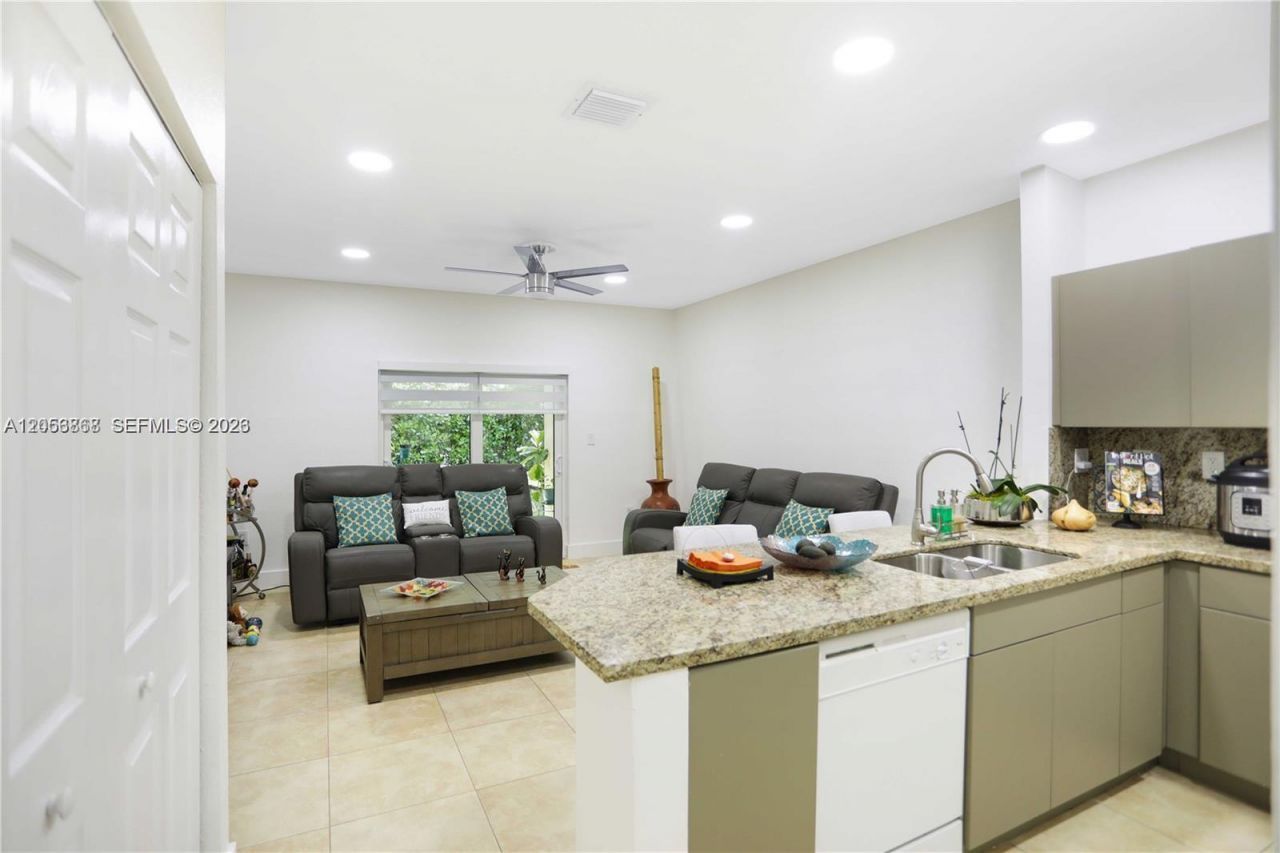 5701 NW 114th Ct , Unit 106, Doral, FL 33178 Photo