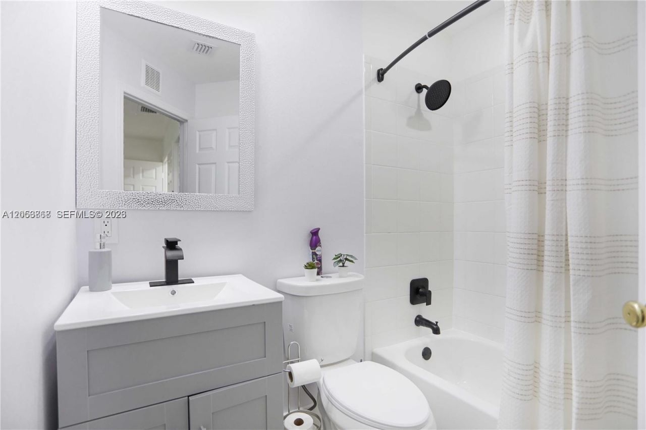 5701 NW 114th Ct , Unit 106, Doral, FL 33178 Photo