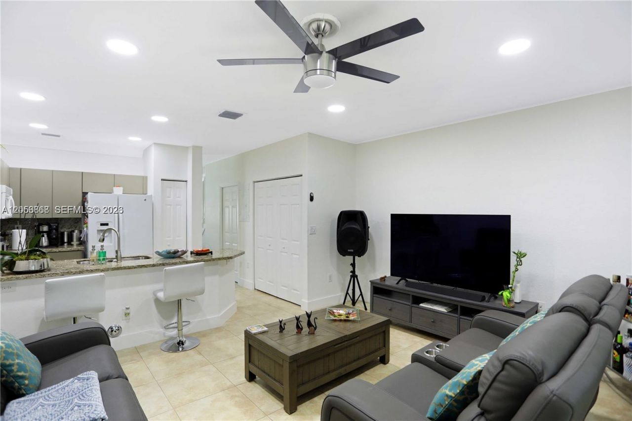 5701 NW 114th Ct , Unit 106, Doral, FL 33178 Photo