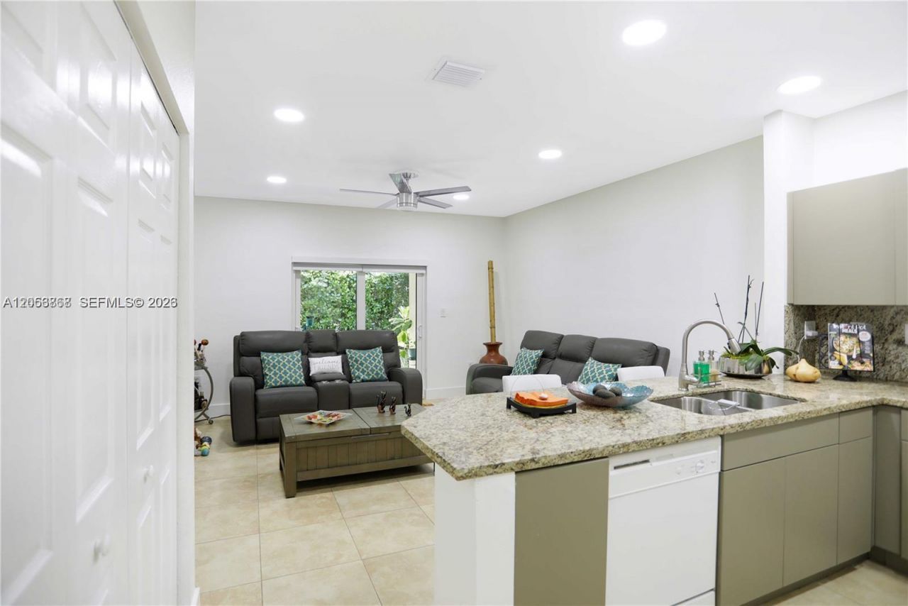 5701 NW 114th Ct , Unit 106, Doral, FL 33178 Photo