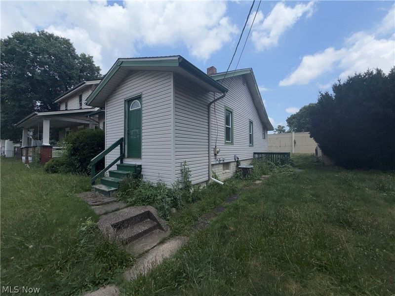 818 Halter Court NW, Canton, OH 44708 Photo 3