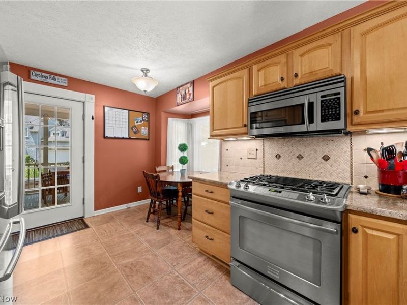 2353 Chestnut Boulevard, Cuyahoga Falls, OH 44223 Photo 20