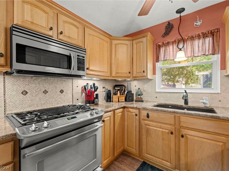 2353 Chestnut Boulevard, Cuyahoga Falls, OH 44223 Photo 21