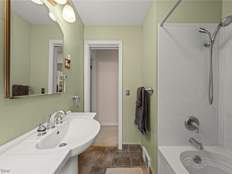 2353 Chestnut Boulevard, Cuyahoga Falls, OH 44223 Photo 27