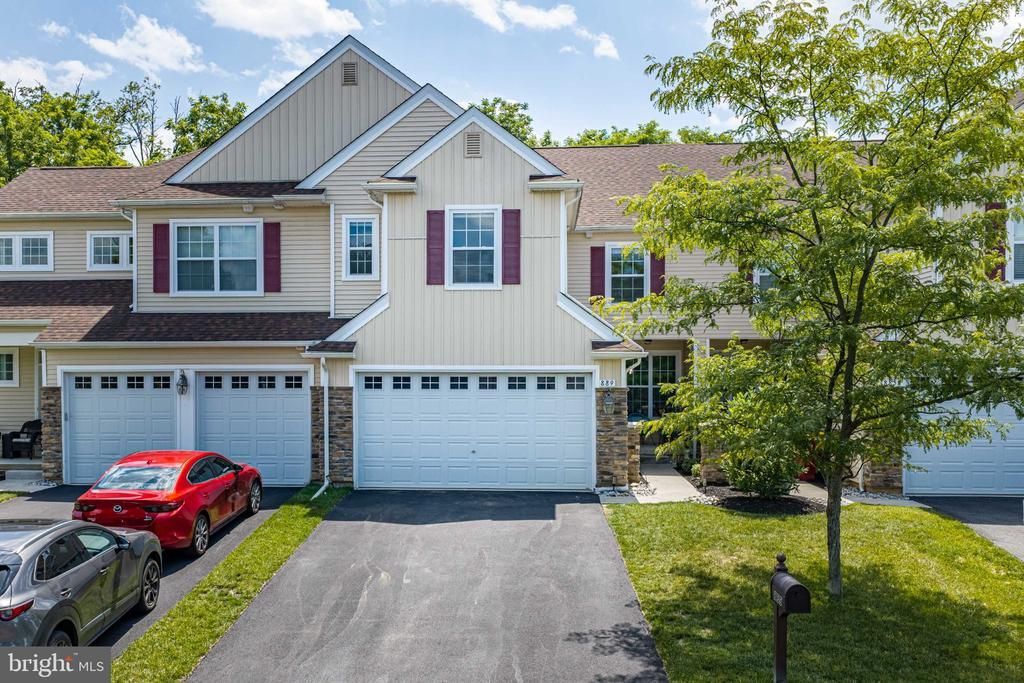 889 IRON LANE, EASTON, PA 18040