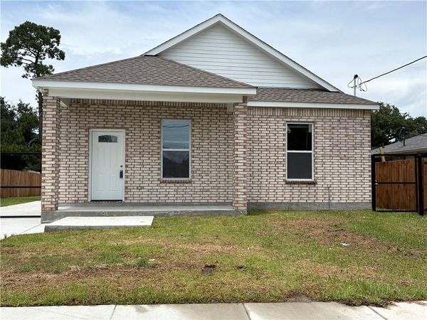 2220 RIVERBEND Drive , Violet, LA 70092