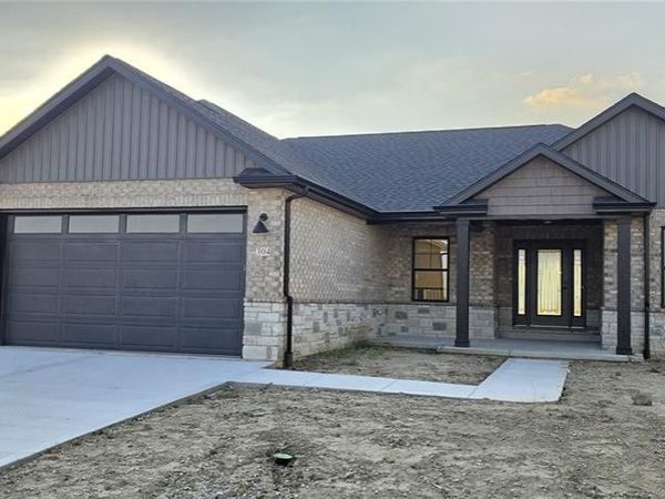304 Rumsfeld Drive, Troy, IL 62294