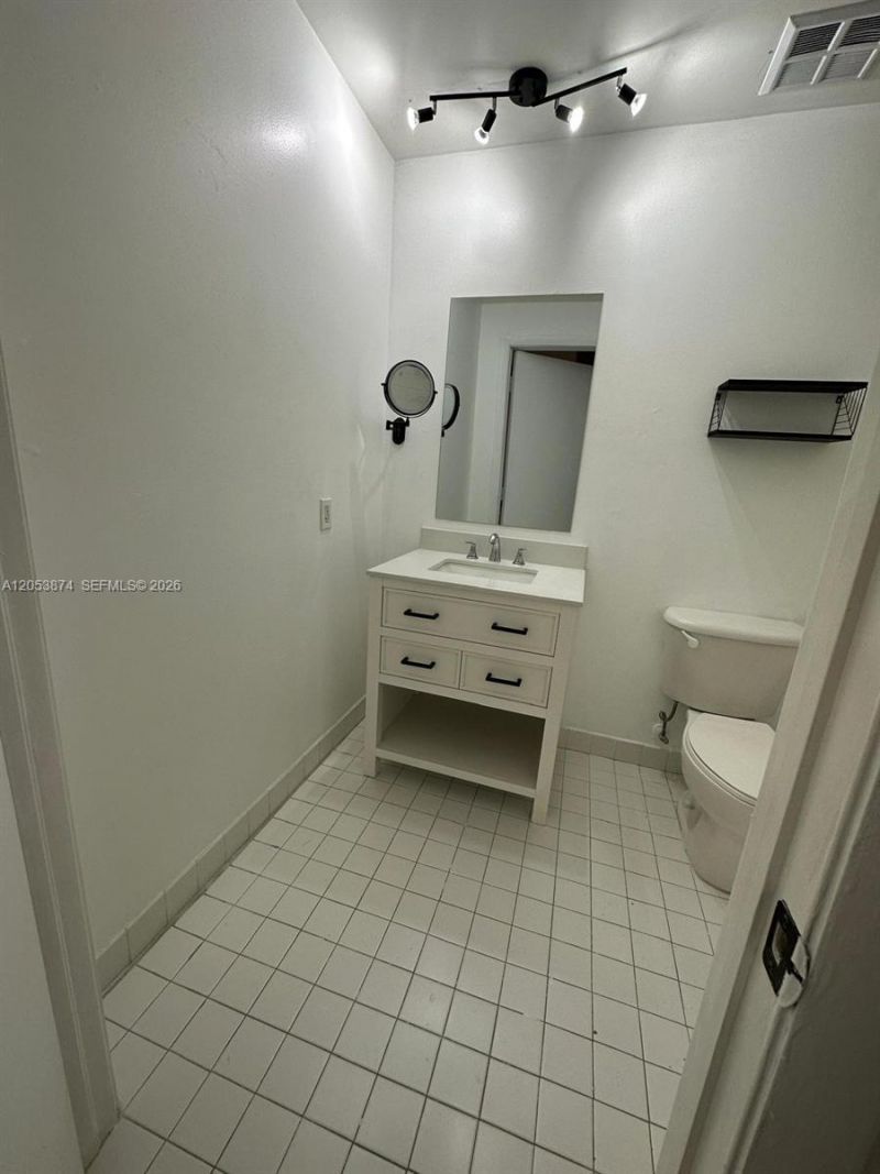 10 SW South River Dr , Unit 802, Miami, FL 33130 Photo