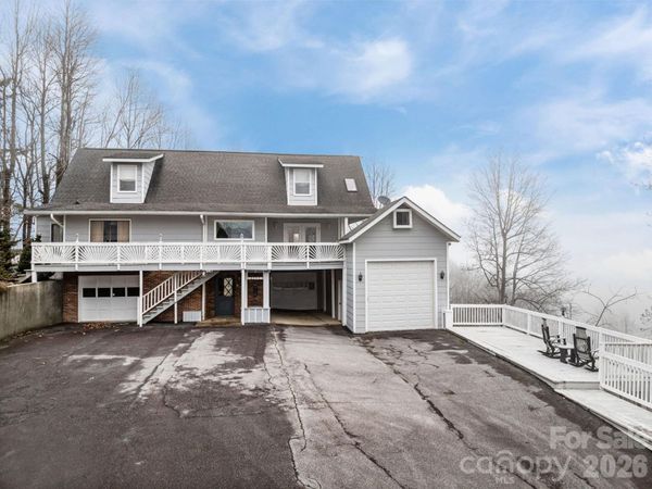 6777 Pinnacle Mountain Road , Zirconia, NC 28790