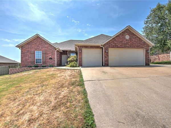 500 Halleck Coach Road, Centerton, AR 72719