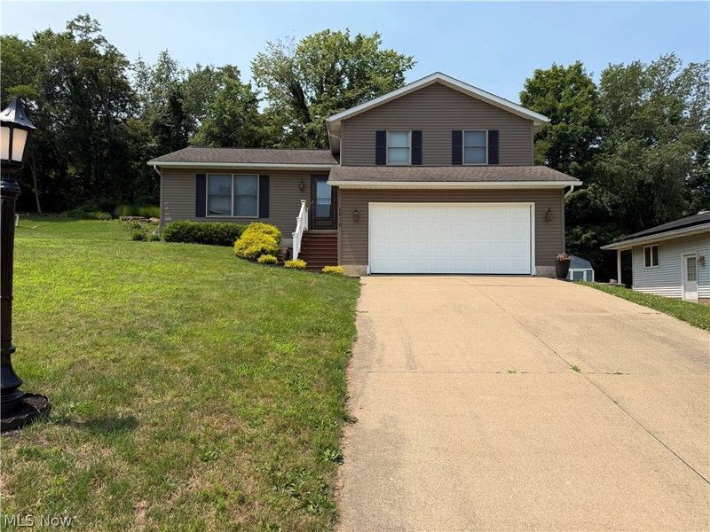 1016 Thomas Drive SW, New Philadelphia, OH 44663 Photo 1